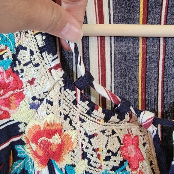 Andree Women Black/Orange Floral Embroidered Casual Top Sz S Long Sleeve Boho - Picture 4 of 12